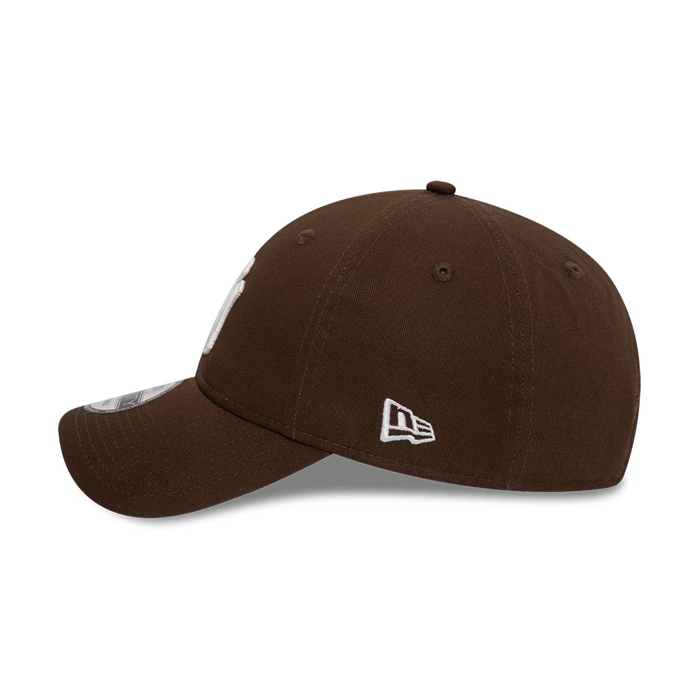 New York Yankees Brown League Essential 9Twenty Cap - Image 6
